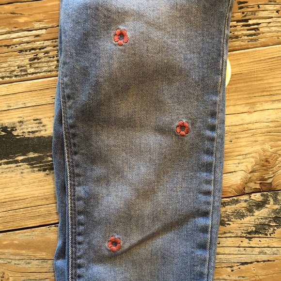 Old Navy Boyfriend Jeans for Kids - Picture 4 of 7